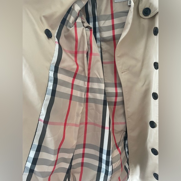 Burberry coat - Picture 8 of 10